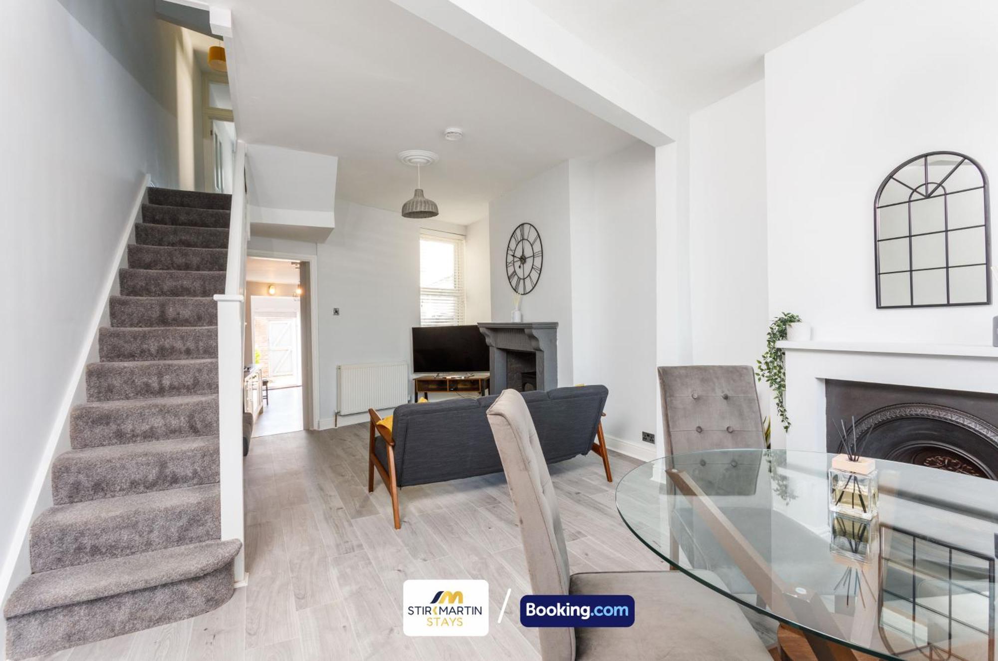 Comfy 3Bed House By Stirkmartin Stays Short Lets & Serviced Accommodation Cardiff With Free Parking & 8Mins To City Centre Экстерьер фото