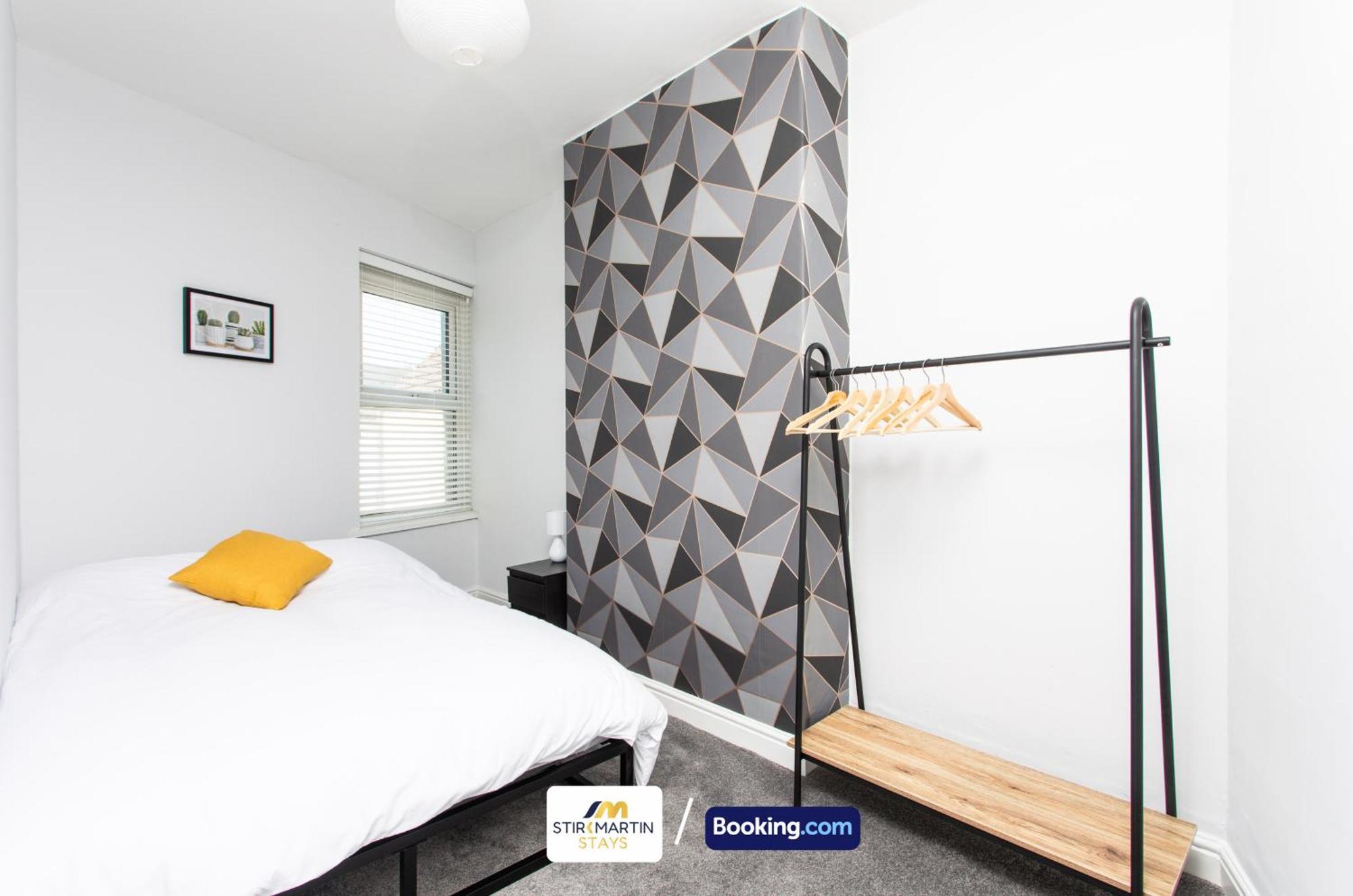 Comfy 3Bed House By Stirkmartin Stays Short Lets & Serviced Accommodation Cardiff With Free Parking & 8Mins To City Centre Экстерьер фото