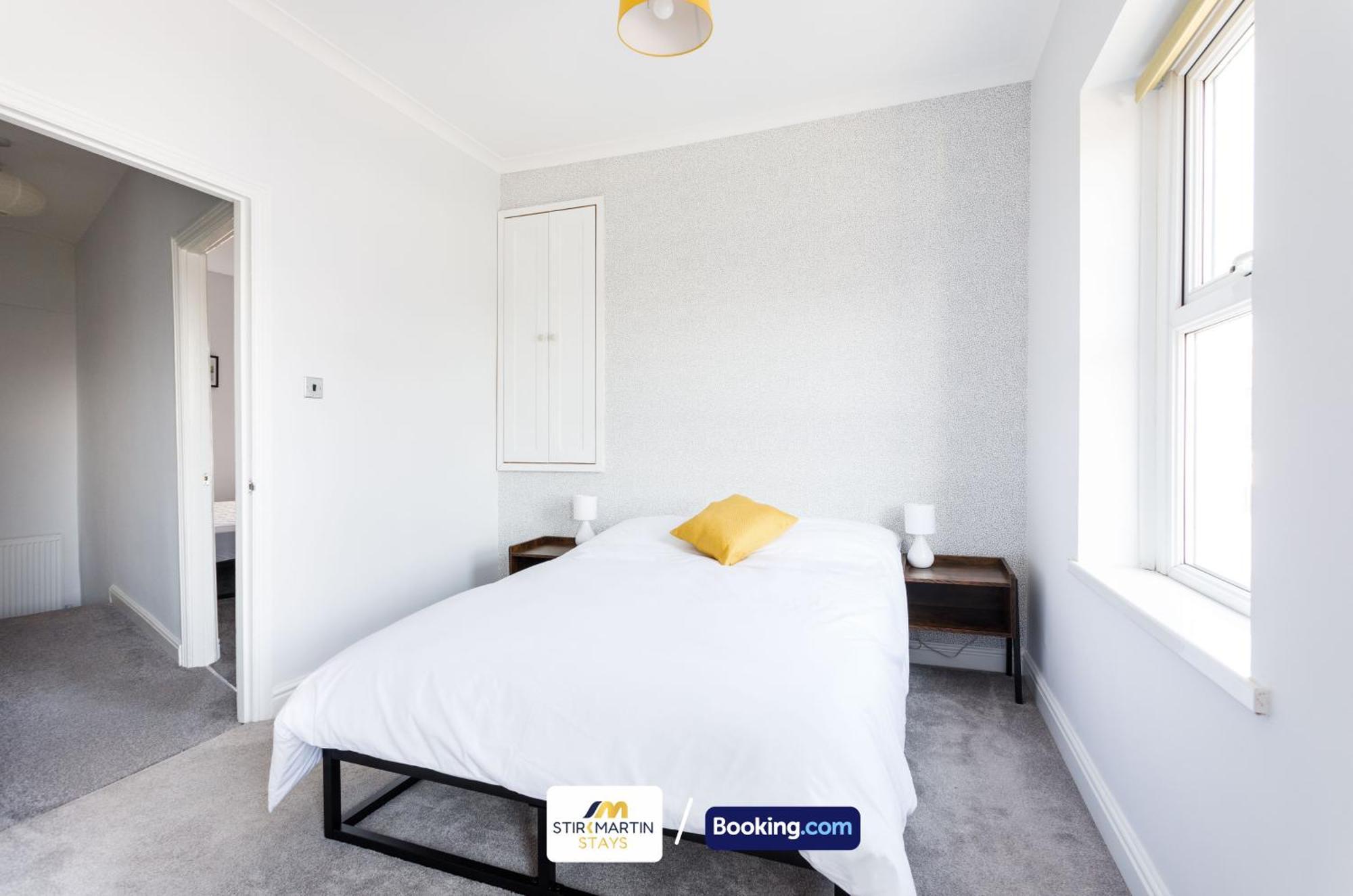 Comfy 3Bed House By Stirkmartin Stays Short Lets & Serviced Accommodation Cardiff With Free Parking & 8Mins To City Centre Экстерьер фото