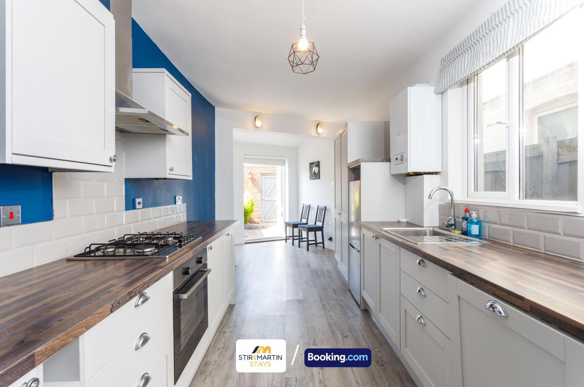 Comfy 3Bed House By Stirkmartin Stays Short Lets & Serviced Accommodation Cardiff With Free Parking & 8Mins To City Centre Экстерьер фото